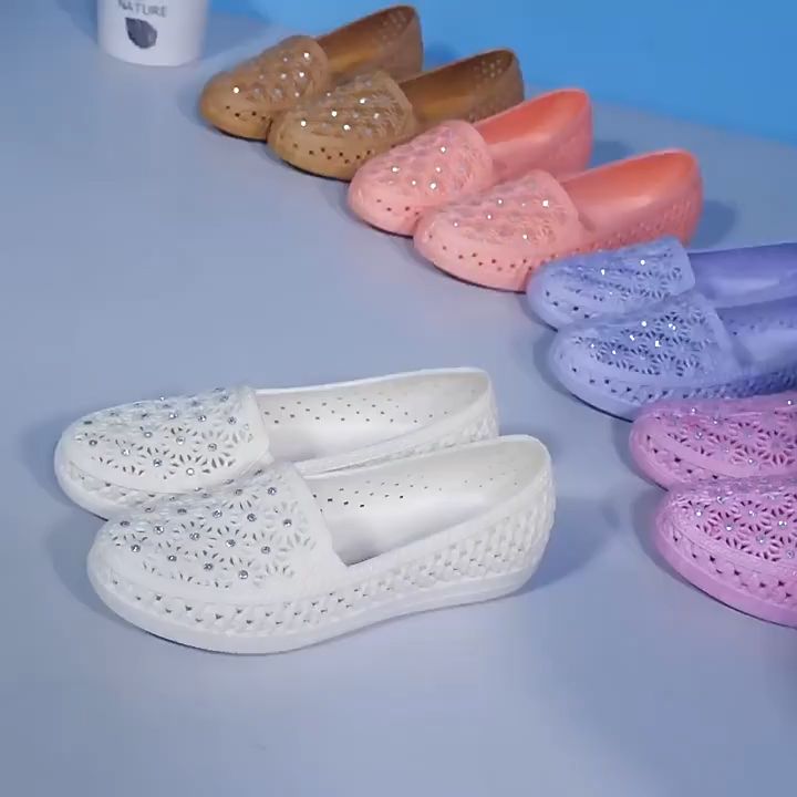 Summer Women Beach Shoes Plastic Sandals Women Nurse Shoes Hole - Main Image