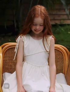 Anak Perempuan Terbaru Rasa maju Baju desain putih Gaun bertali Gadis rompi gaun