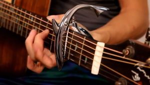 【Local Warehouse】Guitar Capo Shark Acoustic Tuner Guitar Accessories Quick Change Clamp Electric Guitar Shark Capo Musical Instrument Acoustic Zinc Alloy Guitar Capo Shark Design for Acoustic and Electric Guitar with Good Hand Feeling No Fret Buzz