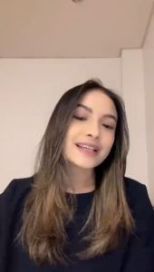 DeBiuryn Lipscolour 32 Lipstik Merah Natural Non Transfer Tahan Lama 3.5gr