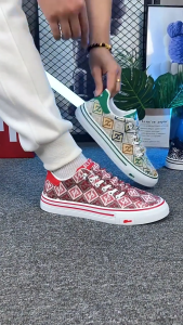 HB รองเท้าผ้าใบผู้ชาย อัปเปอร์ระบายอากาศ พื้นรองเท้าทนต่อการสึกหรอ รองเท้าอินเทรนด์ รองเท้าผ้าใบผู้ชาย รองเท้าผู้ชาย รองเท้าผ้าไบผ ช รองเท้าผ้าใบ ผช รองเท้าลำลอง  ไซส์ 39-44 สีดำ สีเขียว สีแดง