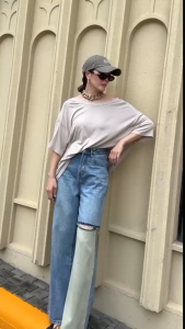 กางเกงยีนส์เอวสูงทรงขากระบอก PREMiuM Quality สไตล์street luxury ดีไซน์ตัดต่อด้านหน้าขาด้านหนึ่งด้วยผ้ายีนส์โทนเบจ ตัดกับผ้ายีนส์blue stne washed  เพิ่มมิติให้ลุคดูแฟชั่นมากขึ้น จะใส่กับเสื้อยืดเรียบ ๆ ก็เท่ห์หรือใส่กับเสื้อสไตล์ไหนก็คอมพลีทลุค..Recommende