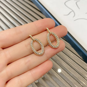 ต่างหูรูปวงกลมทรงเรขาคณิตประดับเพชรสำหรับผู้หญิง ต่างหูแบบสวมที่ดูสง่างามและเรียบง่าย ช่วยกระชับใบหน้า ดีไซน์เกาหลี