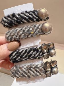 กิ๊บติดผมรูปตัวบีสีดำและสีเทา ทรงเรขาคณิต ประดับเพชร ประดับมุก แฟชั่นเกาหลี สไตล์เรียบง่าย กิ๊บติดผมแบบหนีบข้าง