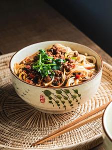 Large Size Ceramic Soup Bowl Japanese Style Noodle Bowl High Aesthetic Value Home Use 2025 New Model Personal Dedicated Bowl