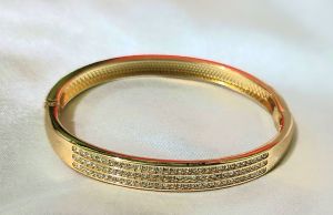 Matt Ri Quality Fashion GoldPlated Bangle Hypoallergenic Nontarnish-019 for women casual accessories