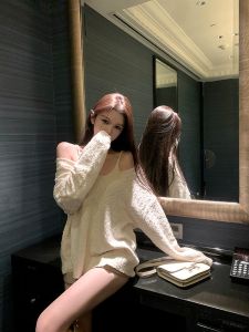 Loose Knitted Sweater Womens V-neck Sleeveless Vest Top Inner Wear Two-piece Set Early Autumn Casual Comfortable Style