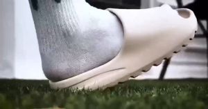 รองเท้าแตะ ระบายอากาศได้ดี รองเท้าแฟชั่น รองเท้า นุ่มนิ่มใส่สบาย  ใส่ได้ทั้งผู้หญิงและผู้ชาย มี ให้เลือก4 สี