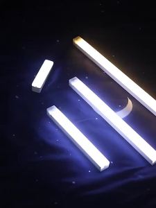 Lampu malam ambien dalaman induksi jalur panjang mengecas cahaya sedutan magnet mudah alih pelbagai lampu kabinet pemilihan Gear untuk koridor bilik mandi bilik tidur langkah