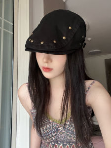 หมวกเบเร็ตตาข่ายแบบบางสไตล์ย้อนยุคสำหรับผู้หญิงในฤดูใบไม้ผลิและฤดูร้อนพร้อมกระดุมหัวเข็มขัดแบบลำลองสำหรับทุกวัย