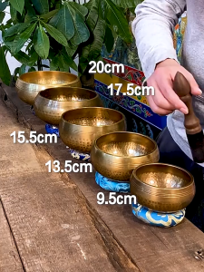 ชุดโบลว์ร้องเสียงทิเบตแท้ โบลว์เสียงและโบลว์นั่งสมาธิ สำหรับการปรับสมดุลจักระ ทองเหลืองทำมือ