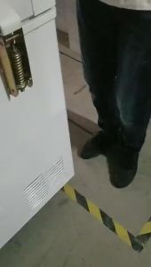 1PCS ตู้แช่แข็งแนวนอนฝาครอบด้านบนประตู Movable ฤดูใบไม้ผลิบานพับตู้เย็นอุปกรณ์เสริม Upper Flap ตู้แช่แข็งบานพับพลาสติก Cover