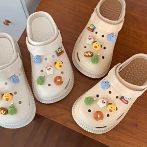 LHMoonlight แนะนำเลย  รองเท้าแตะแฟชั่นผู้หญิง เป็นงานหัวโต พร้อมสายรัดส้น พื้นนิ่ม ทรงสวย ใส่สบาย แถมฟรี การ์ตูนติดรองเท้าสุดน่ารัก รีบมาตำกัน