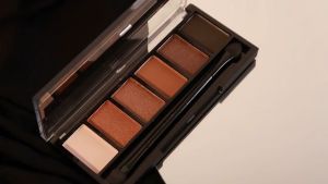 Palette Eyeshadow 6 Warna Nude & Smoky