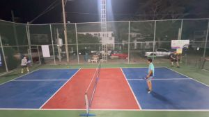 【การจัดส่งที่รวดเร็วมาก】พีคบอลชั้นวางชุด 2 ไฟเบอร์กลาส / คาร์บอนไฟเบอร์พื้นผิว Pickleball Paddle เหมาะสำหรับกีฬาในร่มและกลางแจ้ง