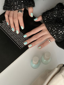 Two-Moons Mint Wave Nail Polish Popular Color Nail Art No Baking Cant Tear Chinese Manufacturer Nail Oil Beauty Tool