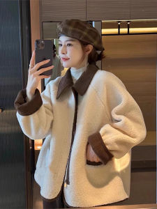 Ladies Thickened Lamb Fur Jacket Autumn Winter New Style Integrated Leather And Fur Short Coat Polo Collar Button Closure