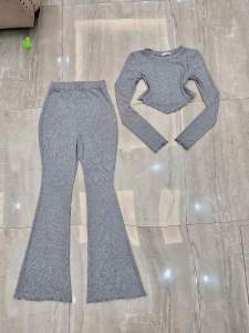 Set Bộ Tăm Lạnh Áo Thun Cổ Tròn Tay Dài Vạt Nhọn Croptop + Quần Ống Loe Dài
