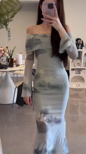 ชุดเดรสยาว ออกงานสีเขียว ทรงเอ แขนกระดิ่ง คอถ่วง ไหล่พับลงได้ ผ้าตาข่าย ซีทรู พิมพ์ลายกราฟิก มีซับในครึ่งตัว Dress ชุดราตรี #9237