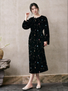 JK&JS | Đầm Cheongsam Mùa Thu Đông Đính Hoa Văn Gấm Có Khe