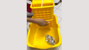 [3414] ถังบีบม็อบ WINS ขนาด 36 ลิตร ถังบีบน้ำสีเหลือง ถังบีบผ้าม็อบ SUPERCAT