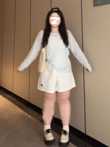 ชุดกีฬาลำลองแฟชั่นไซส์ใหญ่สำหรับผู้หญิง แขนยาว กางเกงขาสั้นลายทาง ชุดสองชิ้น ป้องกันแสงแดด ฤดูร้อน 2024 สำหรับผู้หญิงวัย 18-25 ปี