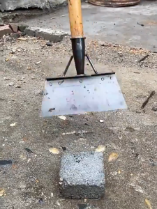 พลั่วทำความสะอาดสวน พลั่วแซะหญ้า พลั่วตักดิน พลั่ว พลั่วแซะหญ้า พลั่วเหล็ก เสียมขุดดิน มีคุณภาพ มีหลายขนาด แซะหญ้า เสียมขุดดิน จอบขุดดิน เครื่องมือทำสวน เครื่องมือเกษตร ทำความสะอาดถนน ทำความสะอาดปศุสัตว์(21/30cm) ทนทานและคม มีคุณภาพ