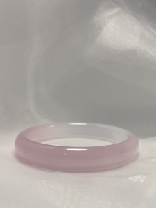 กำไลข้อมืออาเกตสีชมพูไล่ระดับสีทำจากน้ำแข็งหลิงหลิงกำไลเส้นกลมเส้นบางลายดอกทิวลิปหยกกำไลกริ๊งแบบของขวัญ