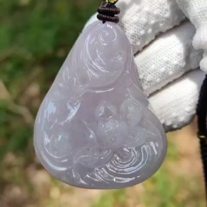 Very Rare Pinkish Lavender Natural Type A Pendant carved with lotus flower and fish with NGI Gemstone report weight 204.27 grams 51.50 * 42.43 * 12.85 mm Full Lavender Translucent fine grain crystal aggregate very rare pendant (pendant130)