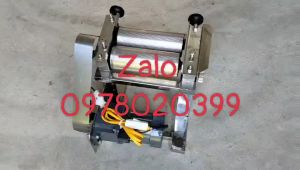 Máy cán khô ực  xơ mướp chạy điện  trục bọc inox dài 17Cm