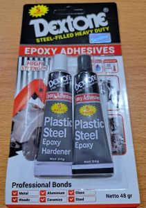 Lem besi / lem dextone campur 5 menit