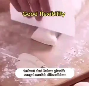 TJS Scraper Alat Pemotong Pembersih Adonan Kue Bahan Plastik Pisau Potong Roti Dough Cutter Serbaguna Pengikis Perapih Krim Kue Serbaguna PR168
