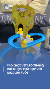 Đồ chơi vịt vàng leo thang phát nhạc cực vui tai cho bé