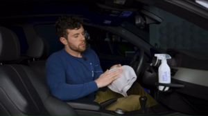 GYEON Q²M TRIM CLEANER 500 ML. น้ำยาทำความพลาสติก ขจัดคราบWax คราบน้ำยาขัด ฟื้นฟูกลับมาดำเหมือนใหม่