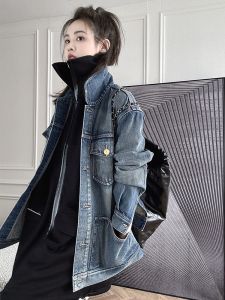 เสื้อแจ็คเก็ตยีนส์ทรงหลวมสไตล์ย้อนยุคแบบลำลองสำหรับผู้หญิงในฤดูใบไม้ผลิและฤดูใบไม้ร่วง ปิดด้วยกระดุม แขนยาว สีพื้น