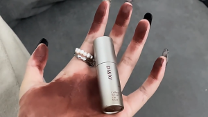 【Local Stock】Faxiang Deep Chestnut Tea Brown Lip Glaze Velvet Matte White Lip Pure Wind Lipstick Student Lip tint