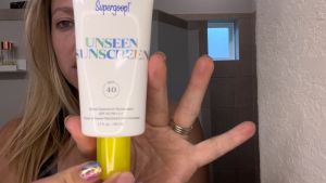 ☀️Ready Stock☀️Supergoop Unseen Sunscreen SPF40 50ml Invisible Broad Spectrum Face Sunscreen Weightless Scentless Oil Free for All Skin Types and Skin Tones