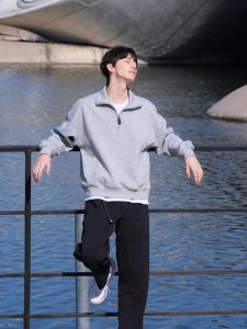 เสื้อฮู้ดมีซิปครึ่งตัวสีเทาหนาสำหรับผู้ชาย สไตล์อเมริกัน เสื้อเชิ้ตแขนยาวทรงหลวมสบาย ๆ สำหรับฤดูใบไม้ร่วงและฤดูหนาว