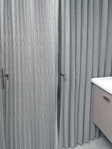 WEILAISHI | Waterproof Elegant Folding Shower Curtain