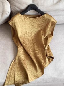 เสื้อยืดแขนกุดทรงเข้ารูปผู้หญิงทรงทันสมัย ​​เสื้อเชิ้ตคอโปโลทรงเข้ารูปสไตล์เกาหลีสำหรับฤดูร้อนปี 2024