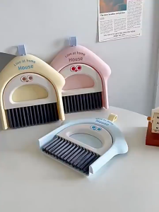Chổi Quét Rác Mini Để Bàn Cao Cấp Có Móc Treo – Bộ Chổi Hót Rác Mini Hình Ngôi Nhà Gọn Nhẹ