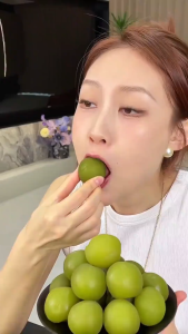Crispy Green Plum 0 Sugar 0 Fat Sweet Sour Preserved Plum Snack Individually Packe 300g