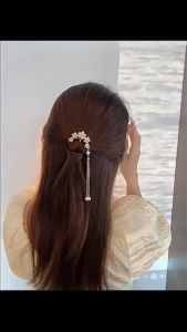 Jepit Rambut Korea Bahan Alloy 10.5cm Aksen Mutiara dengan Rumbai Tusuk Konde Logam TKAJ006