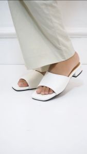 Star Buana - Sandal Heels Slip On Wanita Hak 3 Cm Iuka