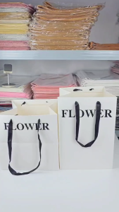 ถุงกระดาษแข็ง ถุงใส่ช่อดอกไม้ ถุงหิ้วใส่ของขวัญ พร้อมส่งจากไทย