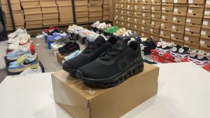 รองเท้าวิ่ง QC On Cloud Running สีผิว 40-45 ชุดว่างเสือ สำหรับชาย การบ้าน และการออกกำลังกาย รุ่นยอดฮิต