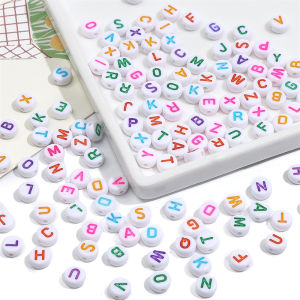 อะคริลิค4X7มม. 50ชิ้น/ถุงตัวอักษรสีพื้นหลังภาษาอังกฤษสีขาวลูกปัดแบนตัวอักษรสำหรับทำเครื่องประดับอัญมณีแฟชั่น DIY