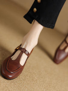 รองเท้าส้นสูงหัวแหลมหนังวัวชั้นบน รองเท้า Mary Janes ส้นหนา หัวแหลม รองเท้าส้นสูงสำหรับผู้หญิง สีน้ำตาล รองเท้าแฟชั่นฤดูใบไม้ผลิ