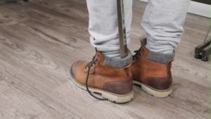 IKEA OMTANKSAM ที่ช้อนรองเท้า ใส่รองเท้าไม่ต้องก้มให้เมื่อย เหล็กดำ