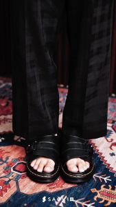 SAOKI - Sandal Slop Kulit Pria Wanita Traveling Sendal Casual Slide Slip On Strado Black